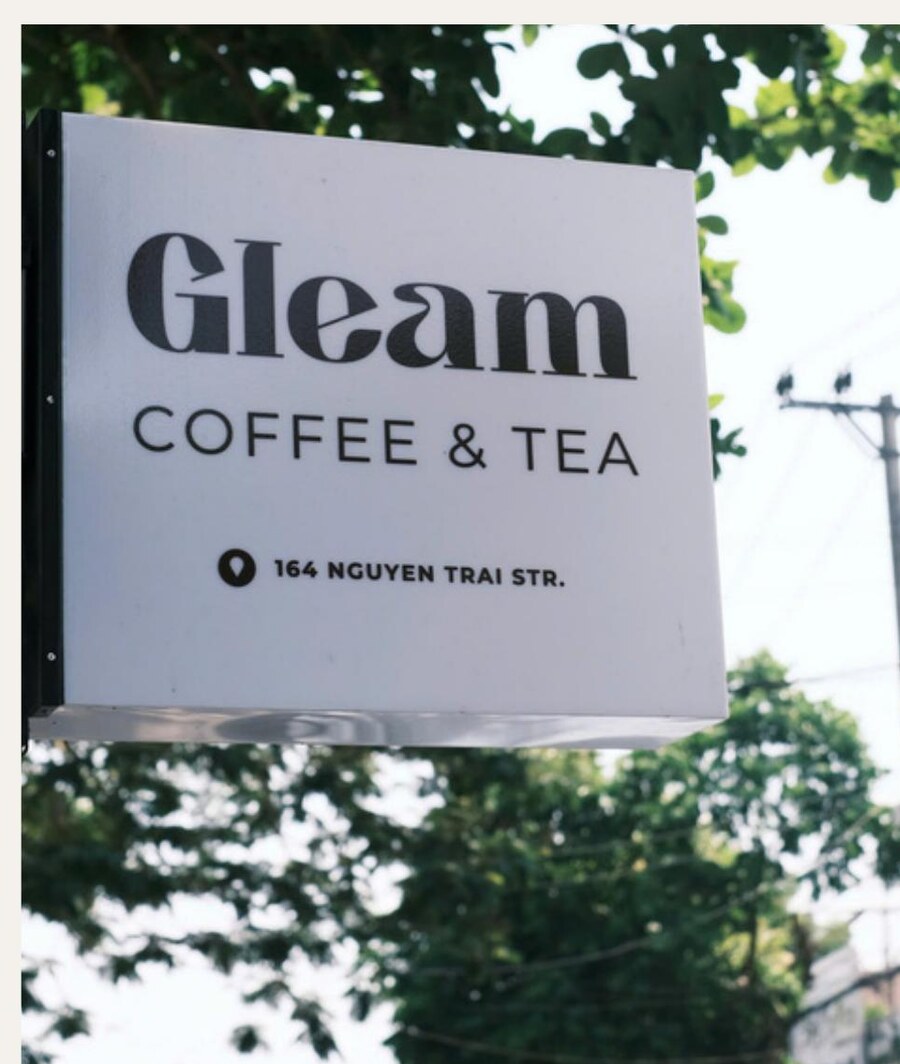 Gleam hanging street sign